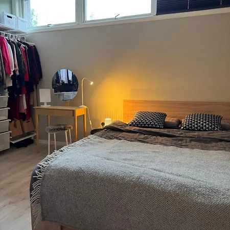 Modern With Sunny Balcony- Location 아파트