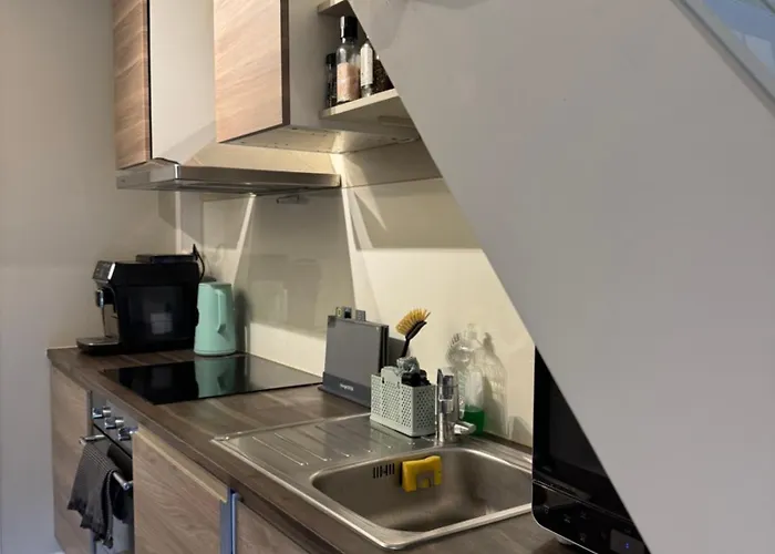 Modern With Sunny Balcony- Location Gol